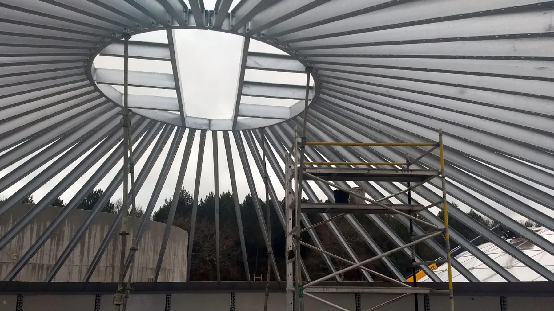 Conical cover with external beams