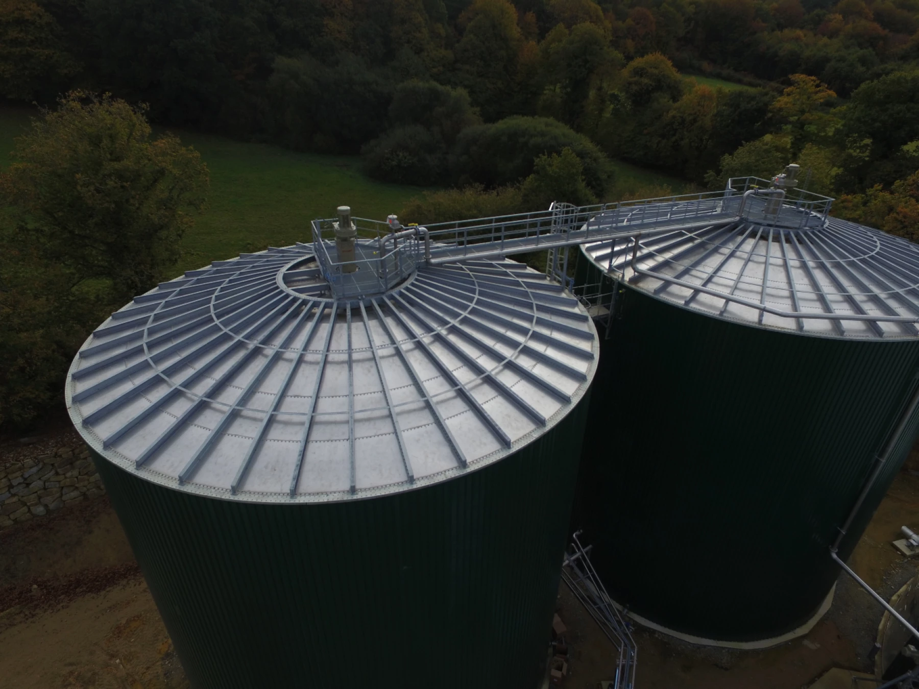 Conical cover with external beams