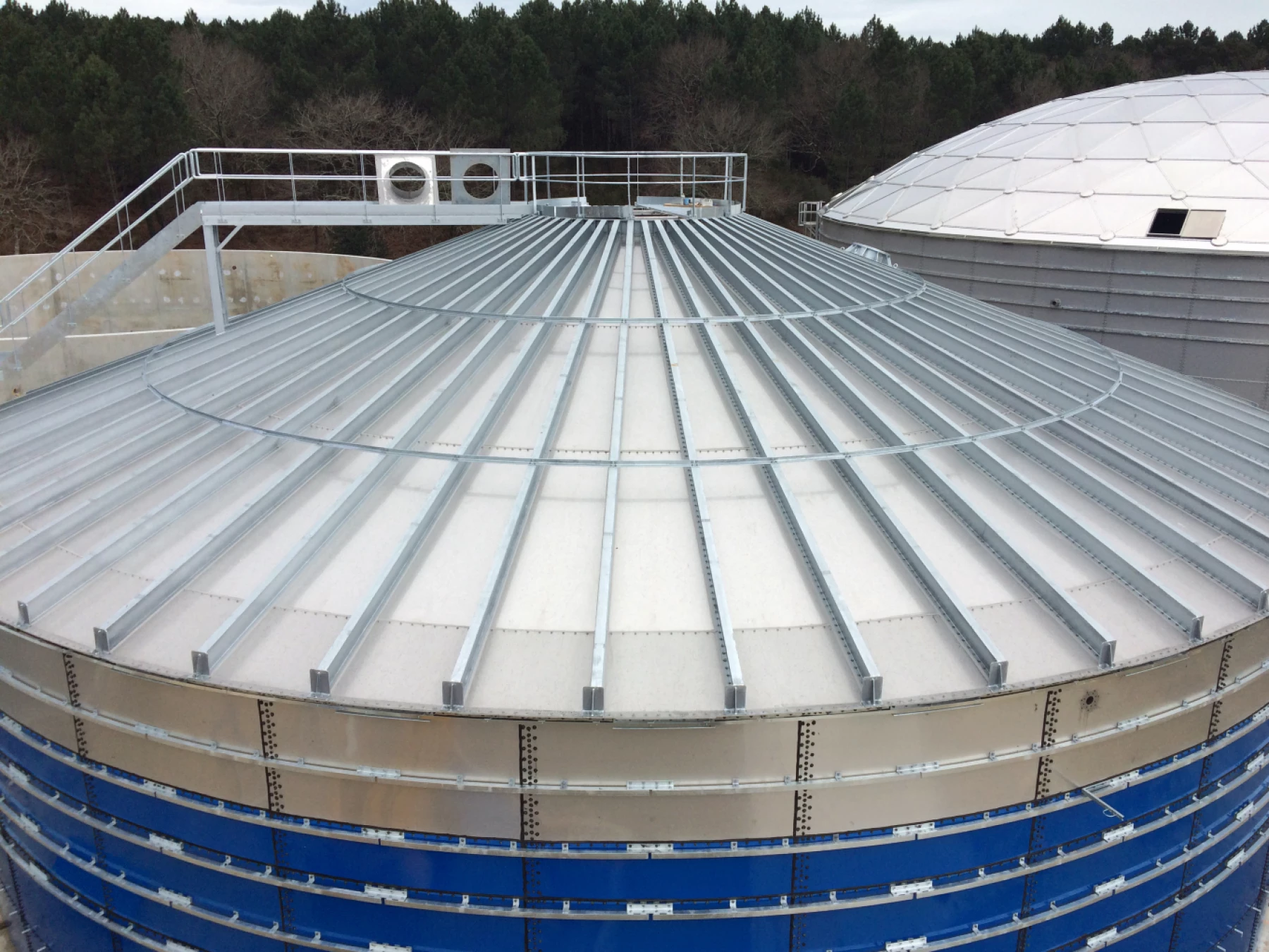 Conical cover with external beams