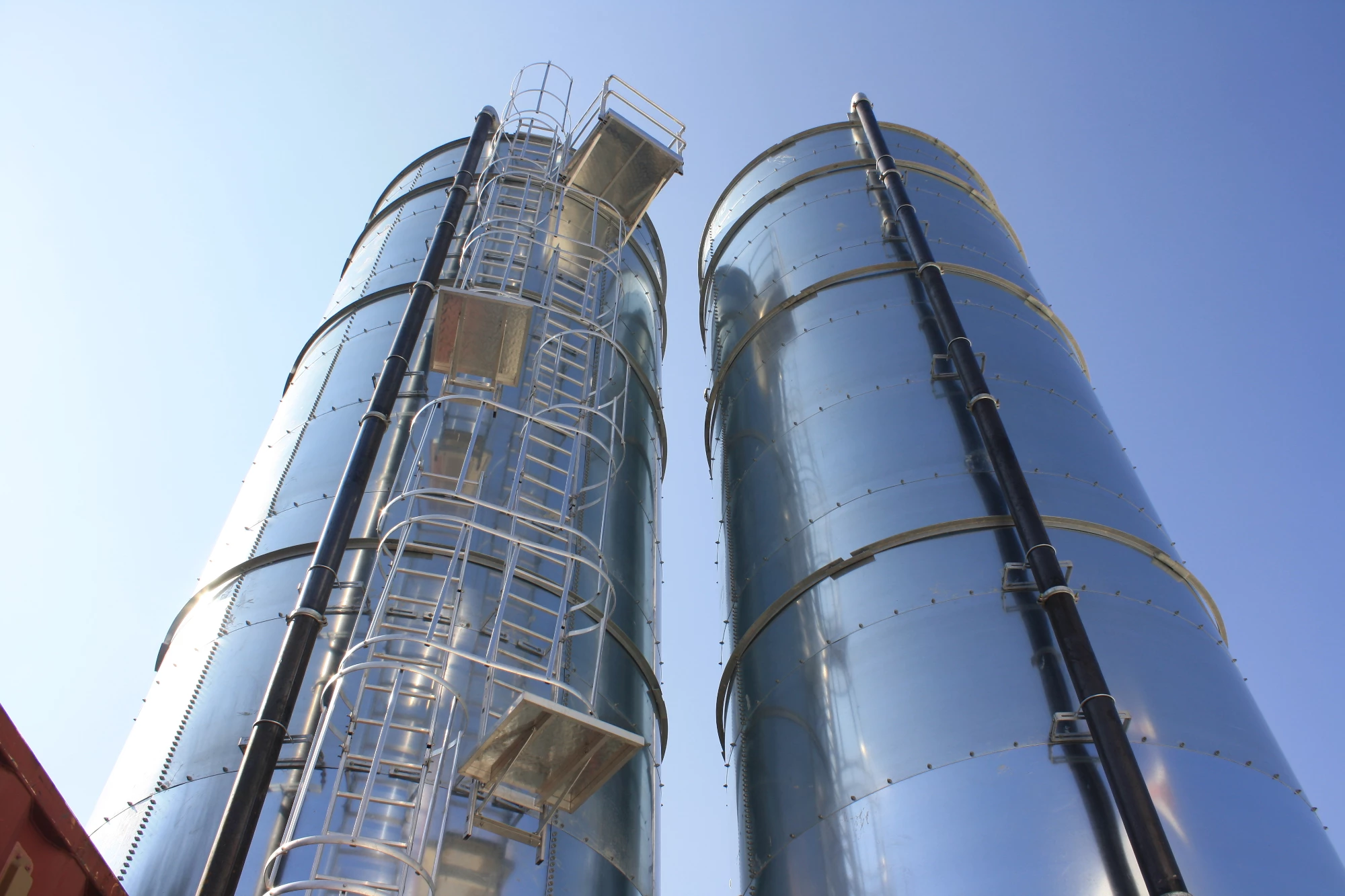 galvanized-steel-vs-stainless-steel-water-tank