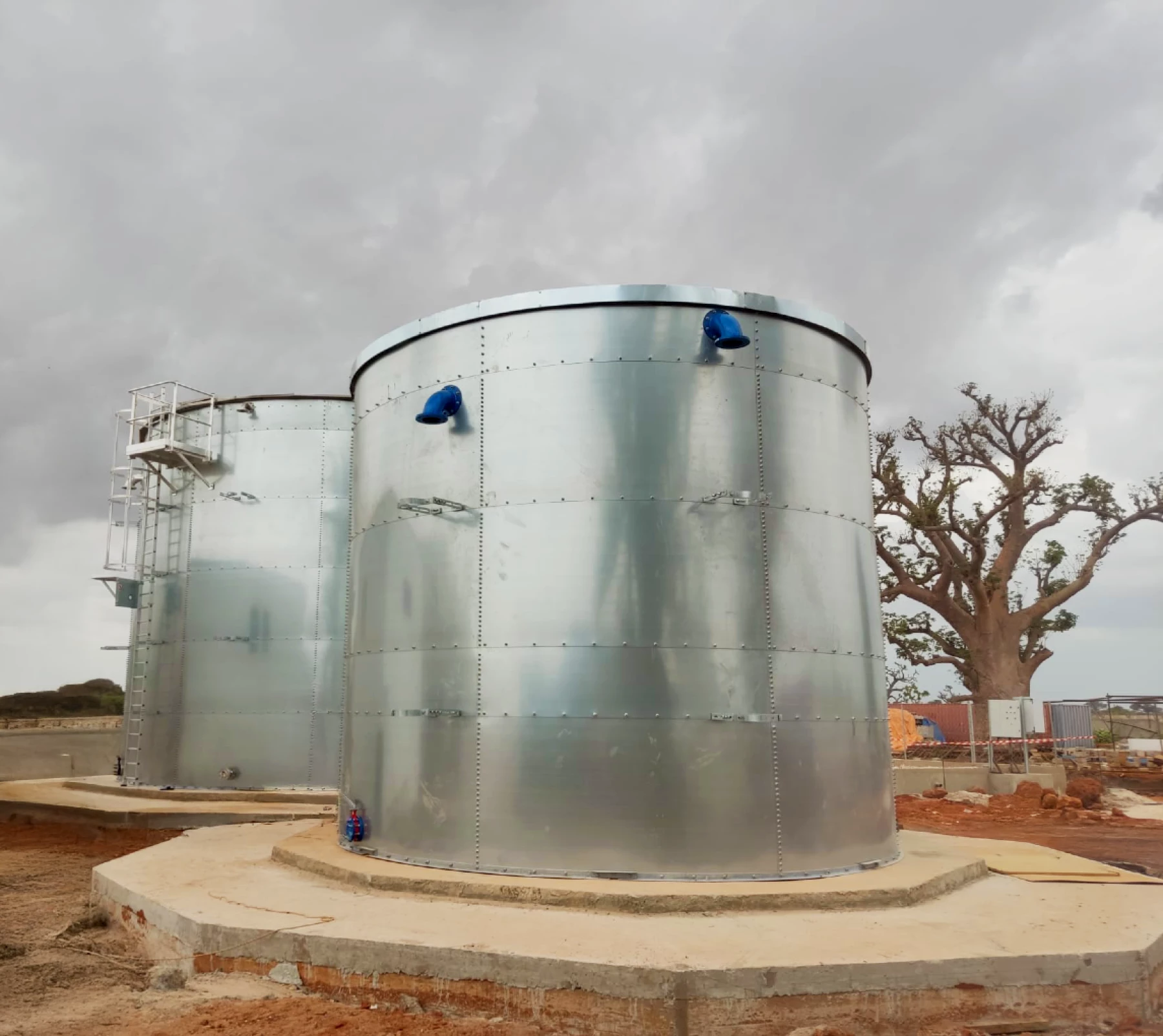 Raw water and treated water storage tanks - Senegal