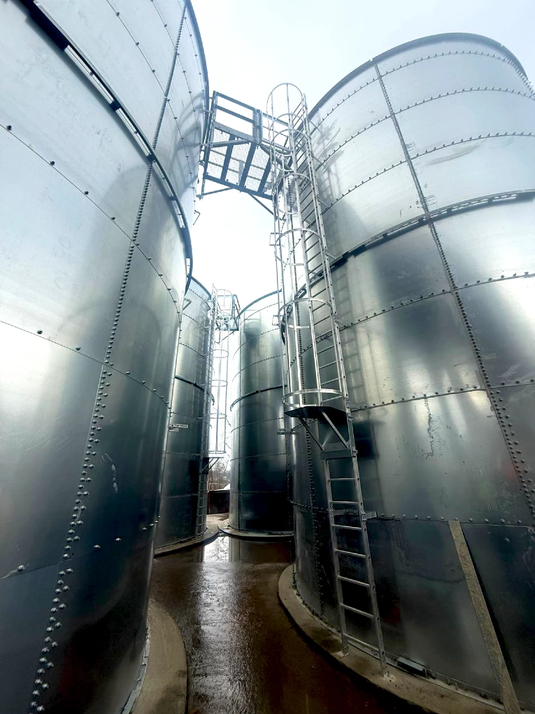 Galvanized steel tanks for solid-liquid separation in Manchester, USA